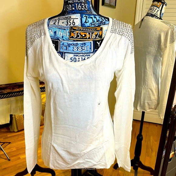 ❌SOLD❌NWT White Rhinestone Shoulder Top - Picture 1 of 5